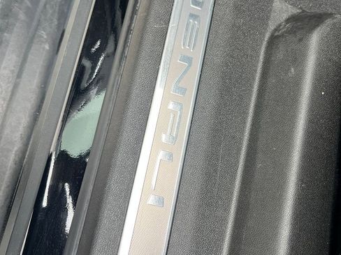 Used 2025 GMC Yukon Denali AWD/4WD image 35