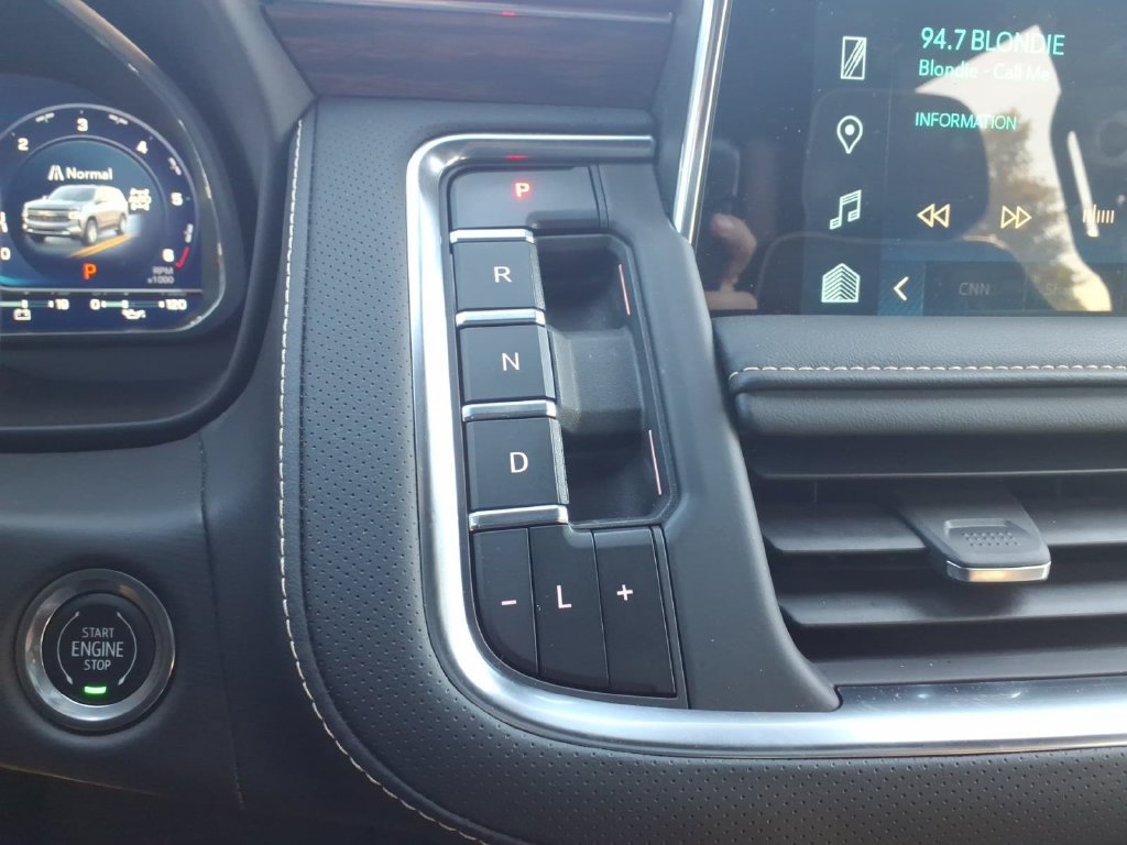 Used 2023 Chevrolet Tahoe Premier w/ Advanced Technology Package AWD/4WD image 23