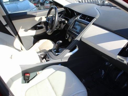 Used 2020 Jaguar E-PACE SE image 33