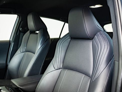 Used 2023 Toyota Venza Limited image 22