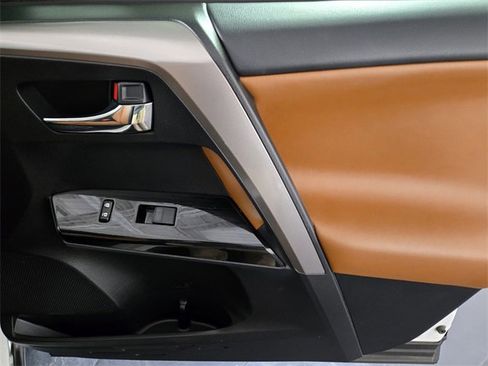 Used 2018 Toyota RAV4 Limited w/ Advanced Technology Package image 24