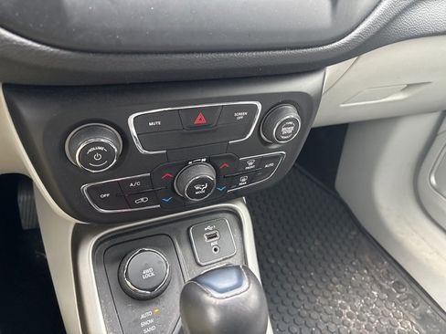 Certified 2021 Jeep Compass Latitude w/ Convenience Group image 11