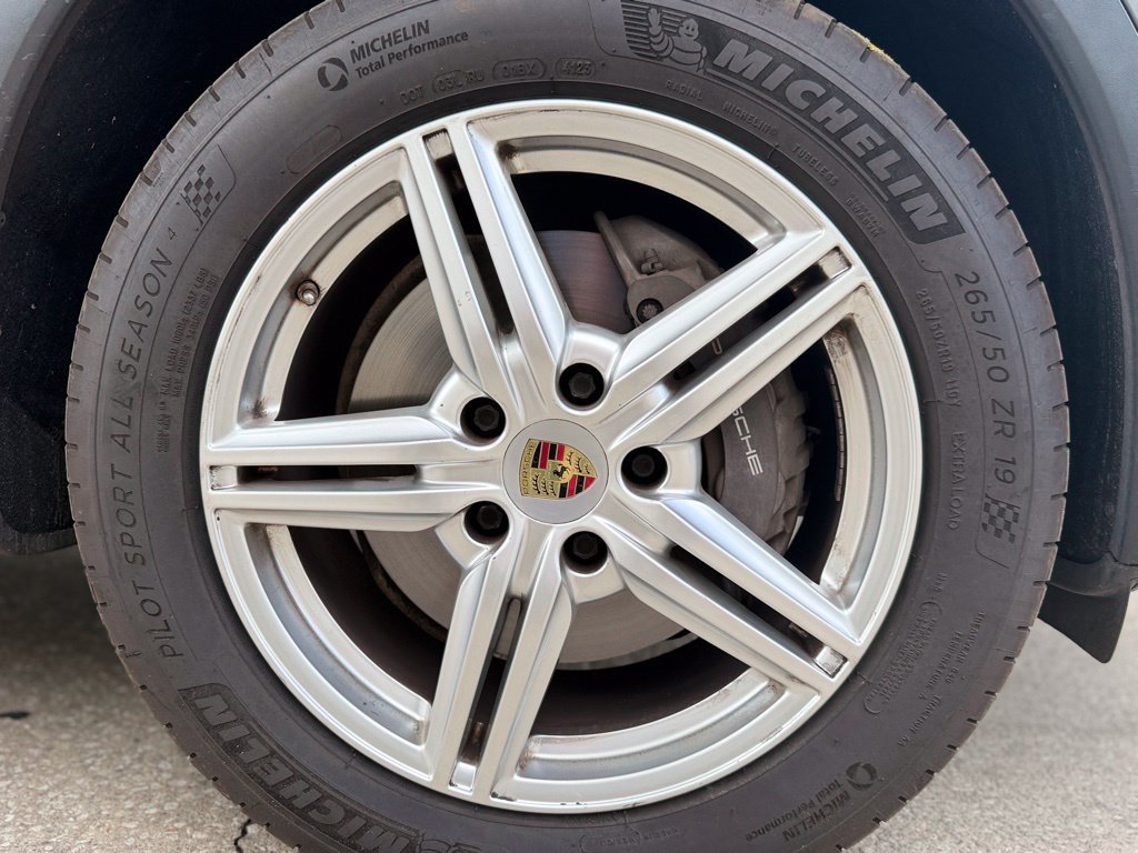 Used 2016 Porsche Cayenne AWD/4WD image 13