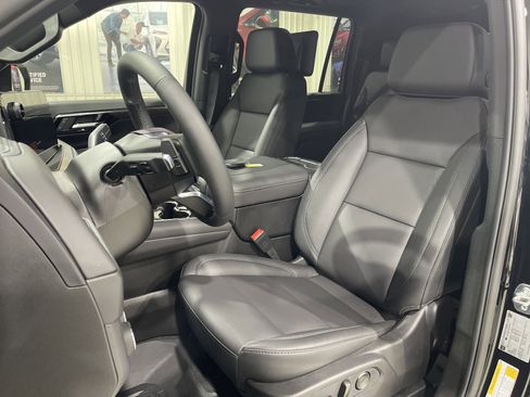 Used 2026 Chevrolet Suburban Z71 w/ Z71 Off-Road Package image 21