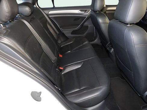 Used 2017 Volkswagen Golf S image 13