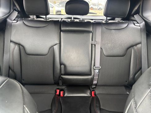 Used 2025 Jeep Compass Trailhawk image 37