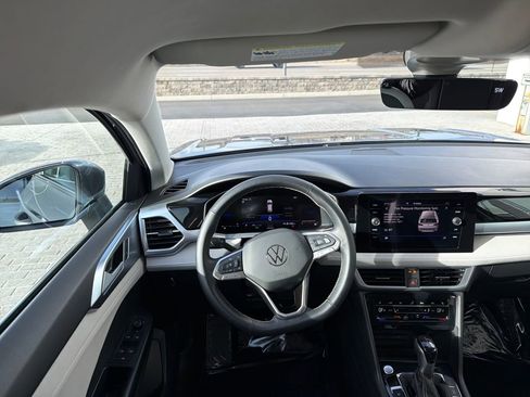 Certified 2025 Volkswagen Taos SE image 16