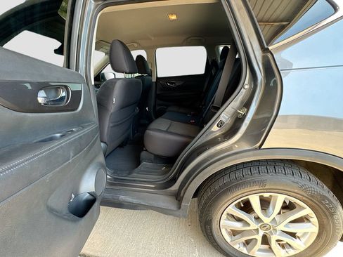 Used 2020 Nissan Rogue SV FWD image 26