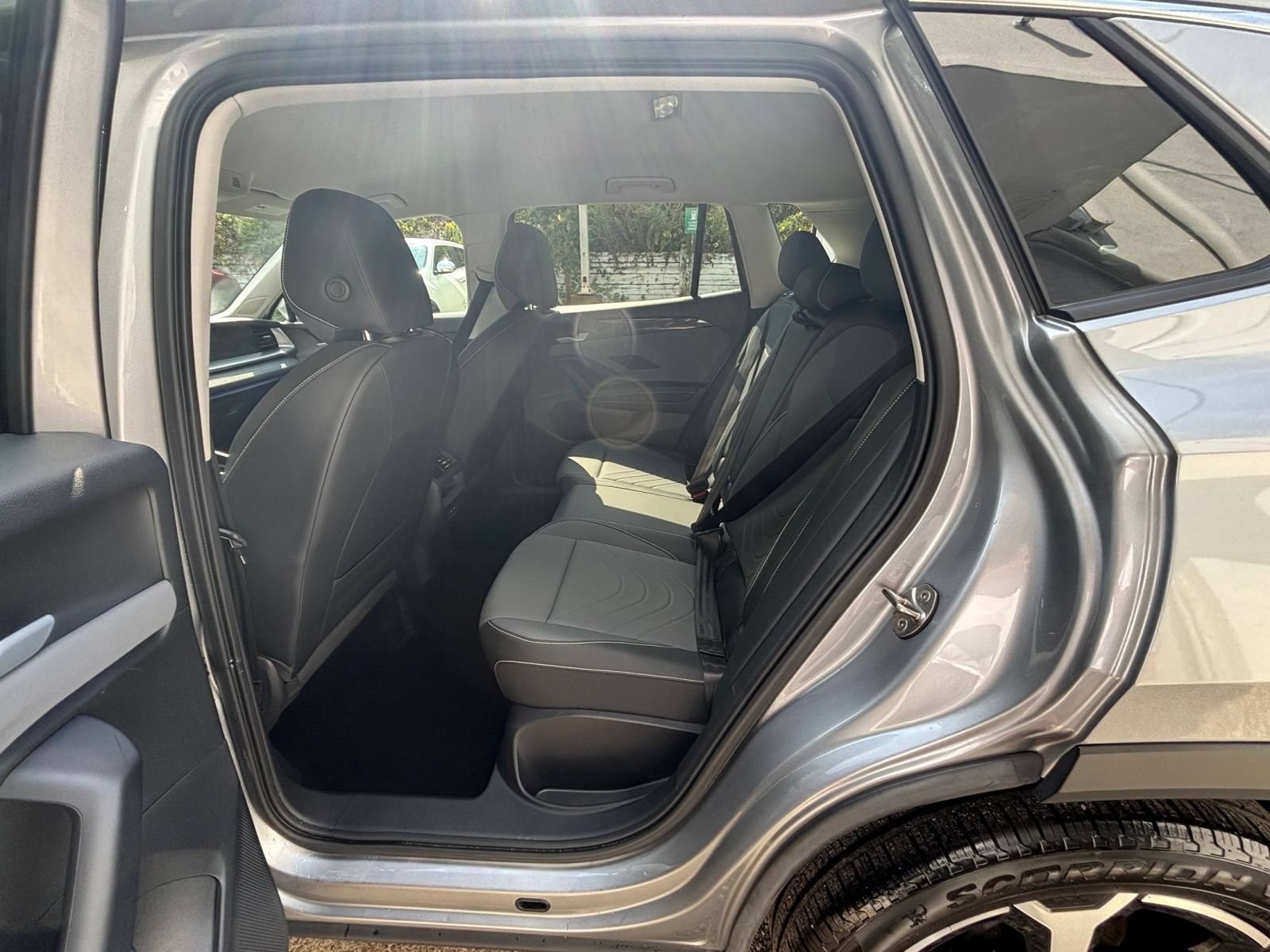 Used 2026 Volkswagen Tiguan SE FWD image 27