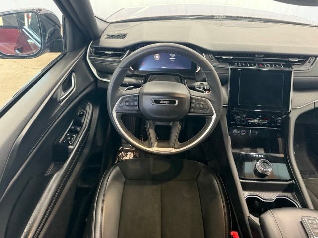Used 2025 Jeep Grand Cherokee L Altitude AWD/4WD image 13