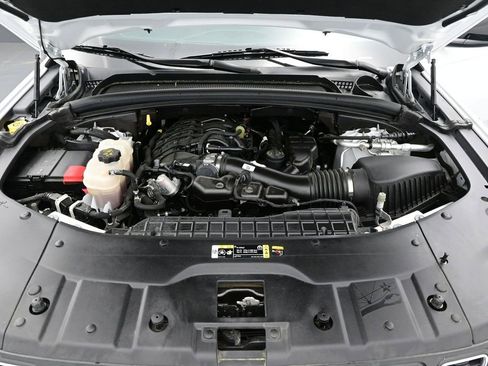 Used 2023 Jeep Grand Cherokee L Laredo RWD image 12