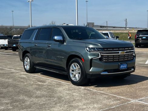 Used 2023 Chevrolet Suburban Premier image 6