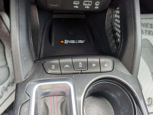 Used 2021 Chevrolet TrailBlazer RS w/ Technology Package FWD image 18