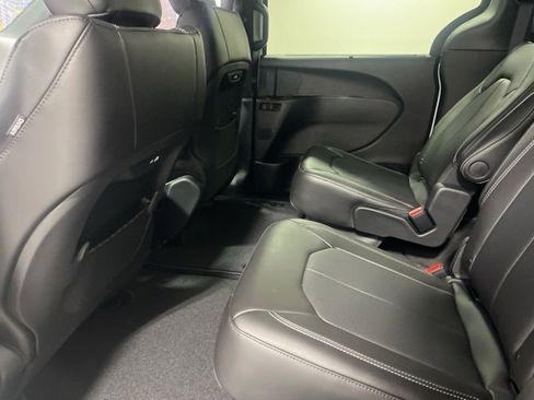 New 2026 Chrysler Pacifica Select image 31