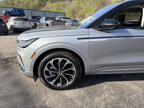 Used 2024 Lincoln Nautilus Reserve image 9