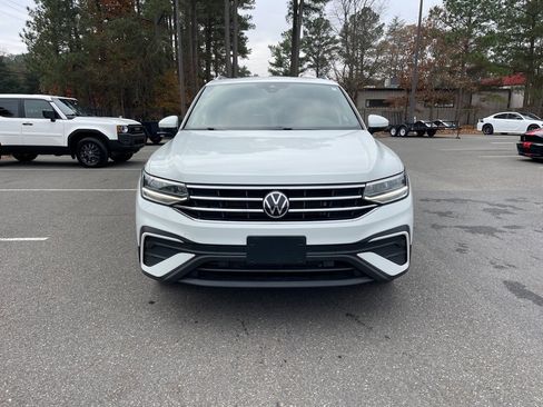 Used 2022 Volkswagen Tiguan SE image 3
