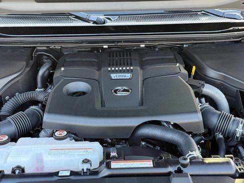 Used 2025 Lexus GX 550 image 8