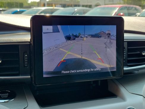 Used 2023 Ford Explorer XLT w/ Equipment Group 202A AWD/4WD image 20