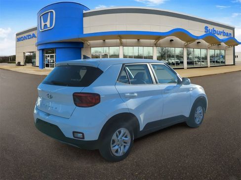 Used 2021 Hyundai Venue SE image 8