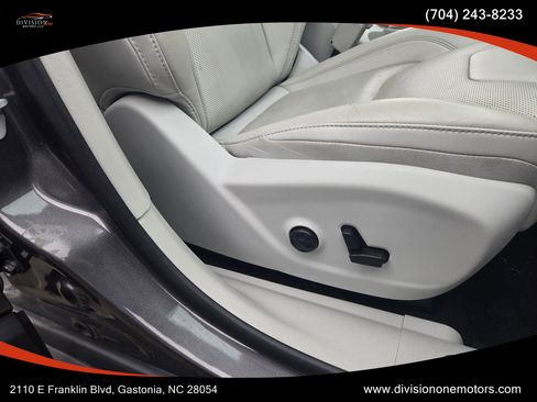Used 2019 Jeep Cherokee Limited AWD/4WD image 13