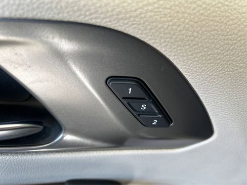 Used 2023 Chrysler Pacifica Touring-L FWD image 30