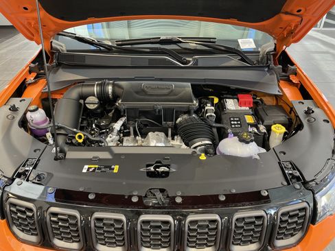 Certified 2026 Jeep Compass Latitude AWD/4WD image 34