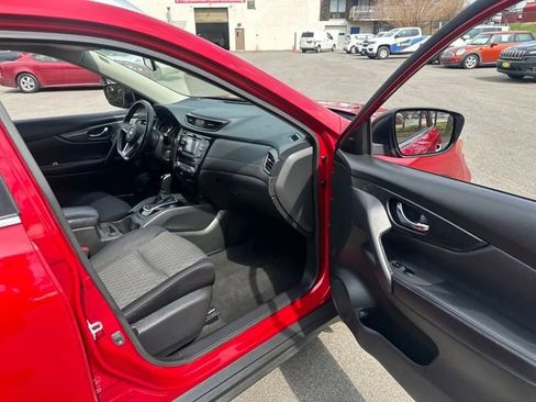Used 2017 Nissan Rogue SV image 11