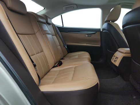 Used 2016 Lexus ES 350 w/ Luxury Package w/Wood Trim image 39