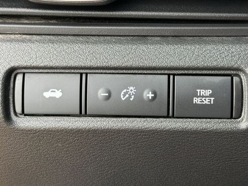 Used 2025 Nissan Altima 2.5 SV FWD image 24