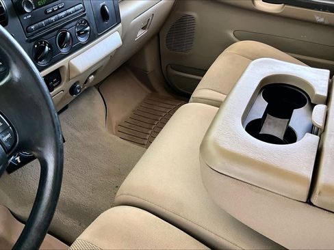 Used 2006 Ford F250 XL RWD image 16