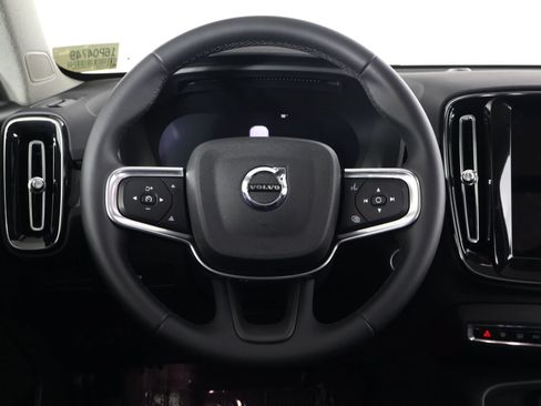 Certified 2025 Volvo XC40 B5 Plus AWD/4WD image 8
