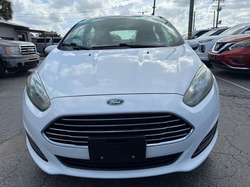 Used 2015 Ford Fiesta SE image 3