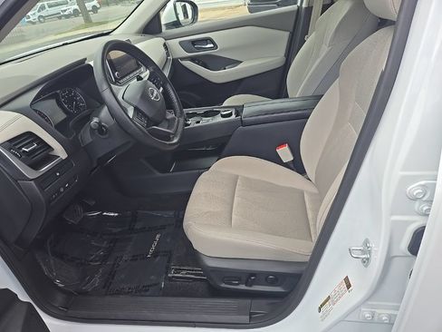 Used 2025 Nissan Rogue SV AWD/4WD image 12