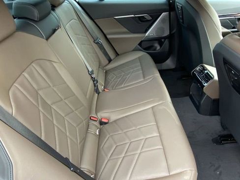 Used 2025 BMW i5 eDrive40i w/ Premium Package RWD image 13