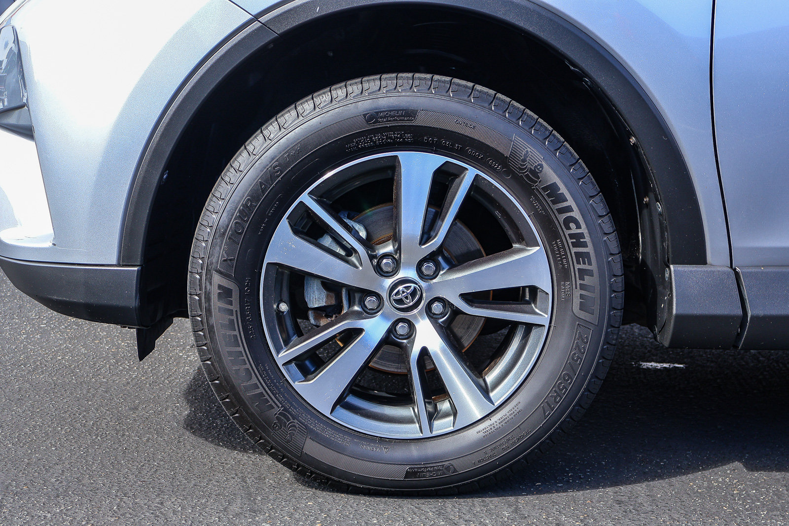 Used 2016 Toyota RAV4 XLE AWD/4WD image 17