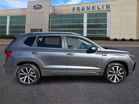 Used 2022 Volkswagen Taos SE image 8