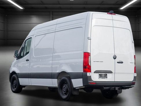 Used 2025 Mercedes-Benz Sprinter 2500 image 10