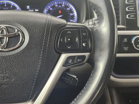 Used 2018 Toyota Highlander XLE AWD/4WD image 26
