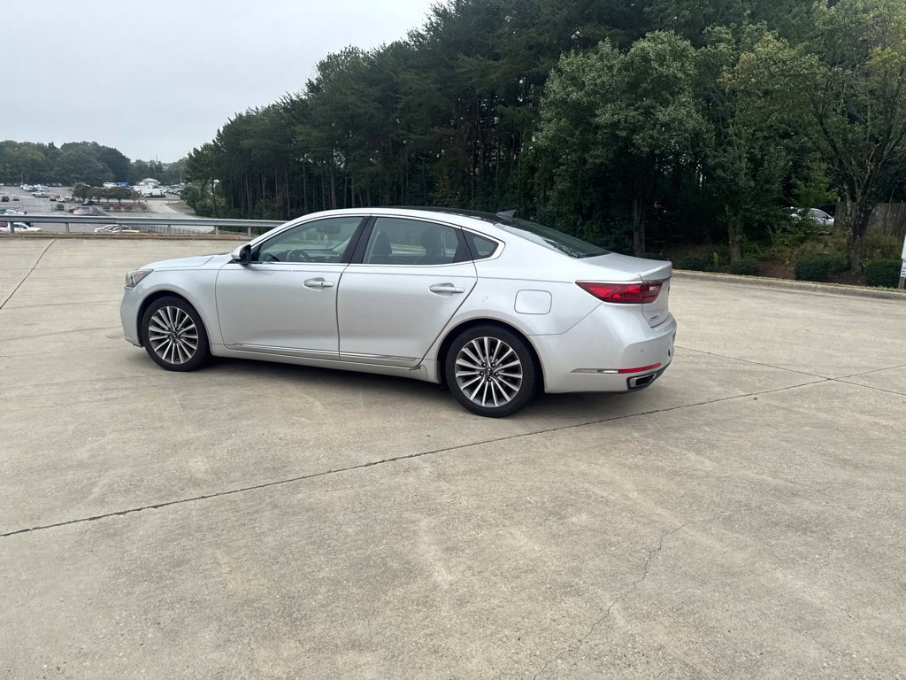 Used 2017 Kia Cadenza Premium w/ Luxury Package FWD image 7