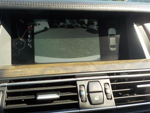 Used 2014 BMW 750i w/ Executive Package image 12