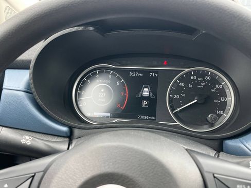 Used 2025 Nissan Versa SV FWD image 34
