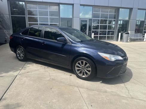Used 2014 Toyota Camry SE FWD image 2
