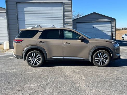 Used 2023 Nissan Pathfinder Platinum w/ Black Appearance Package image 4