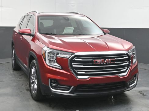 Used 2023 GMC Terrain SLT w/ Tech Package FWD image 3