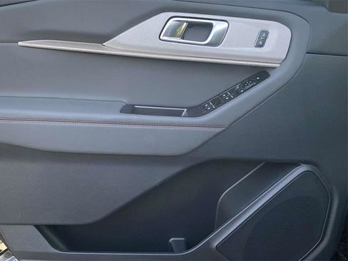New 2025 Ford Explorer Active image 17