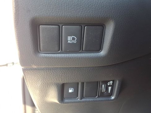 Used 2021 Toyota C-HR LE FWD image 20