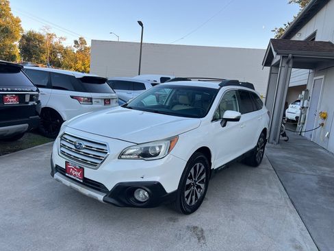 Used 2016 Subaru Outback 2.5i Limited AWD/4WD image 3