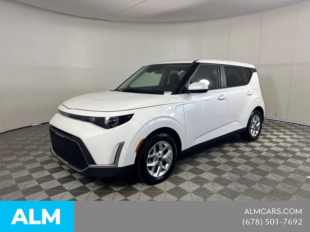 Used 2025 Kia Soul LX w/ LX Technology Package FWD image 1