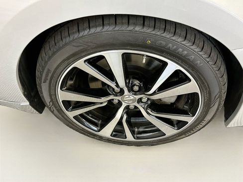 Used 2018 Nissan Maxima Platinum w/ Interior Lighting Package FWD image 11