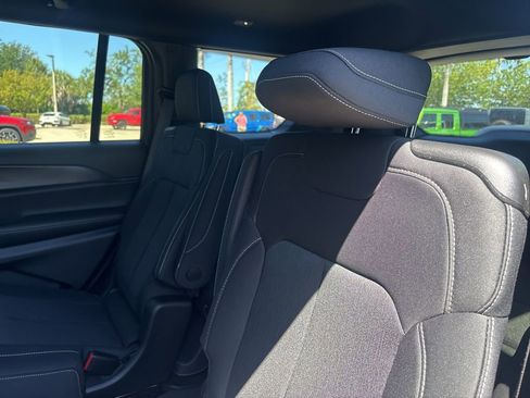 Used 2024 Jeep Grand Cherokee L Laredo RWD image 11